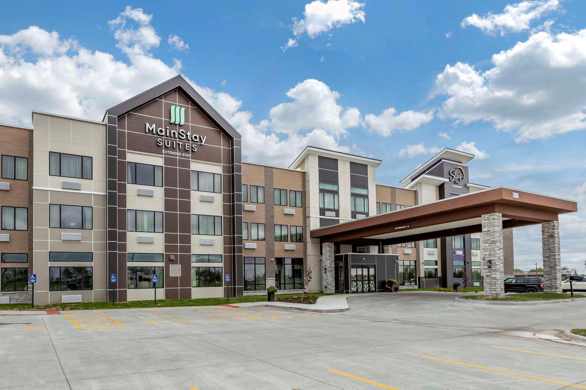 Sleep Inn & Suites Milwaukee-Franklin Franklin  Exterior photo